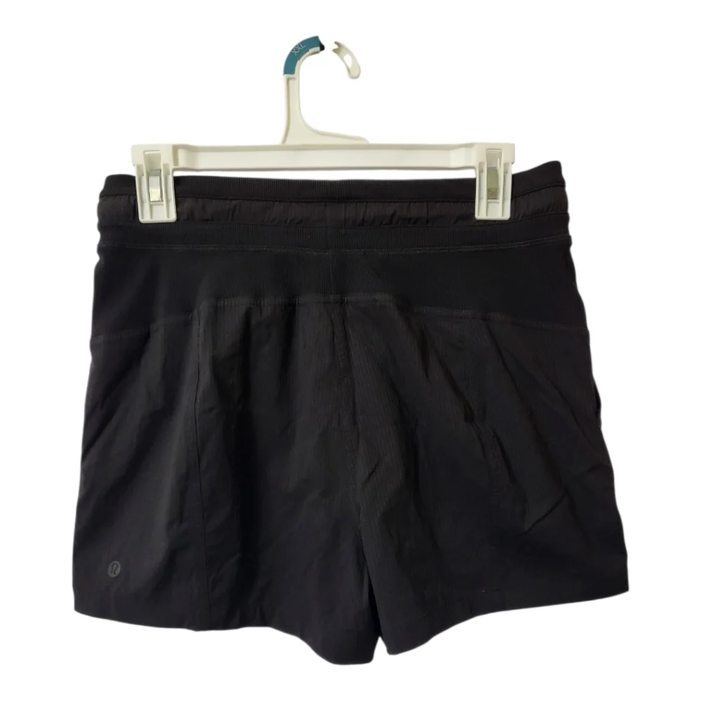 Lululemon on the fly shorts, black On Blk Stripe,womens sz 6, full‎ on luxtreme